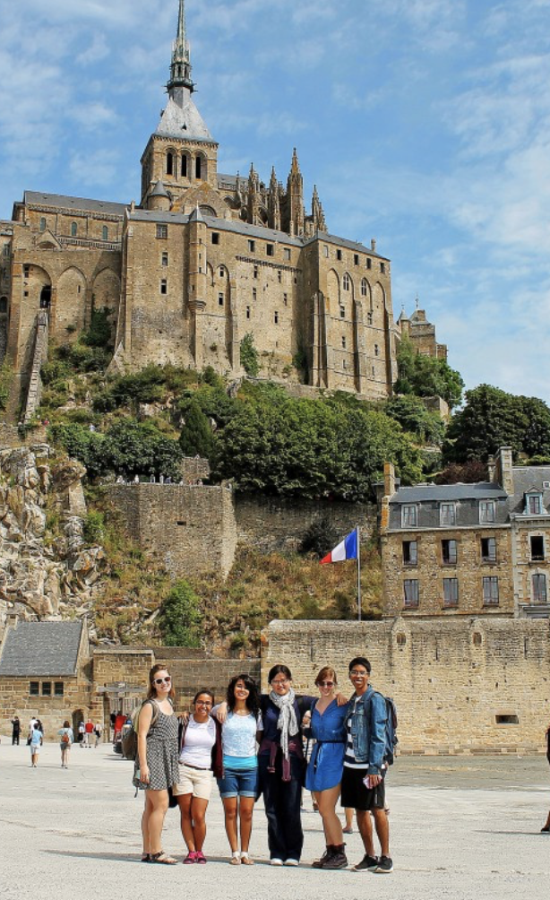 Six students standing in front of a castle in Tours.