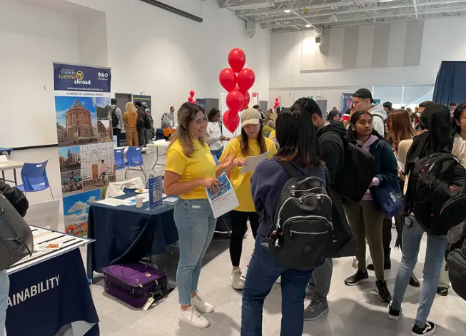 Summer Abroad Ambassadors at Fair